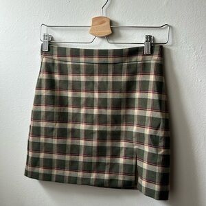Wilfred Aritizia green plaid mini skirt with 3 inch slit